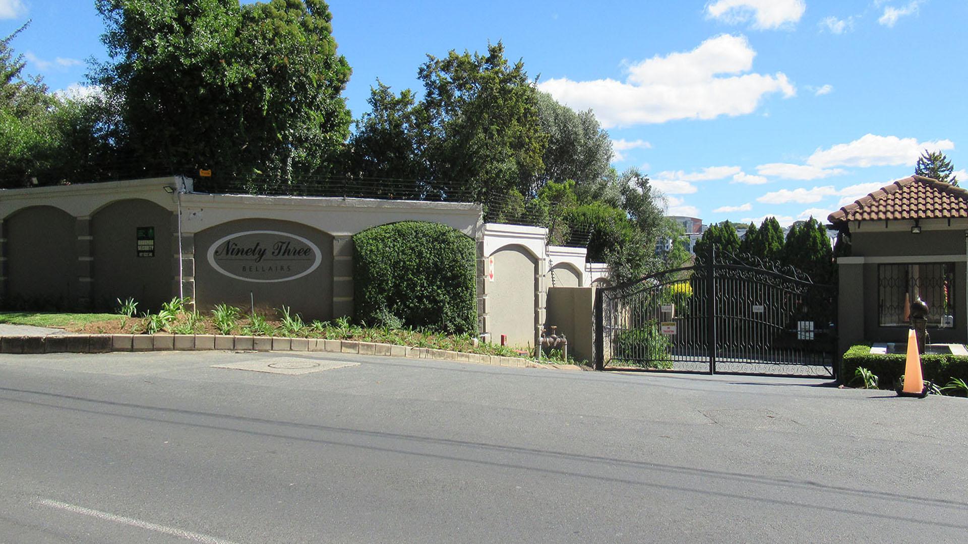 Front View of property in Noordhang