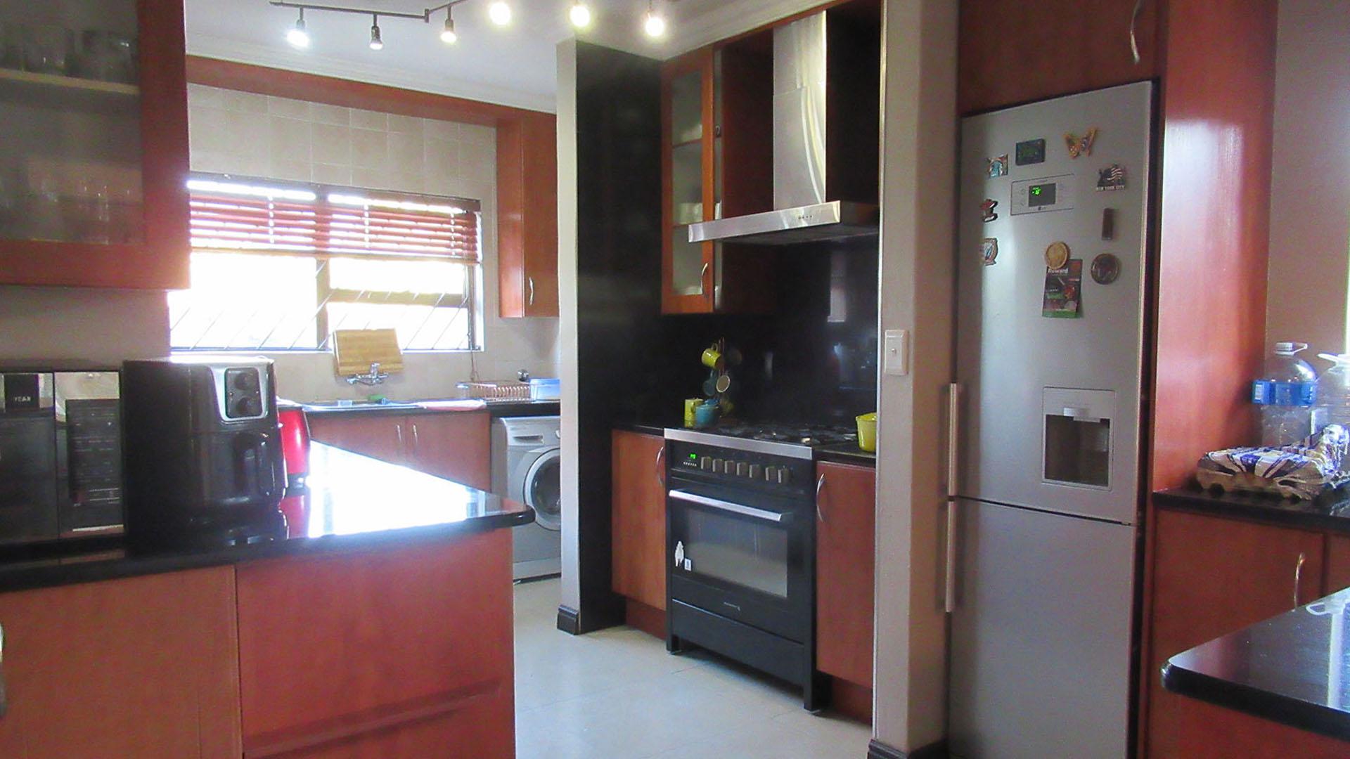 Kitchen - 24 square meters of property in Noordhang