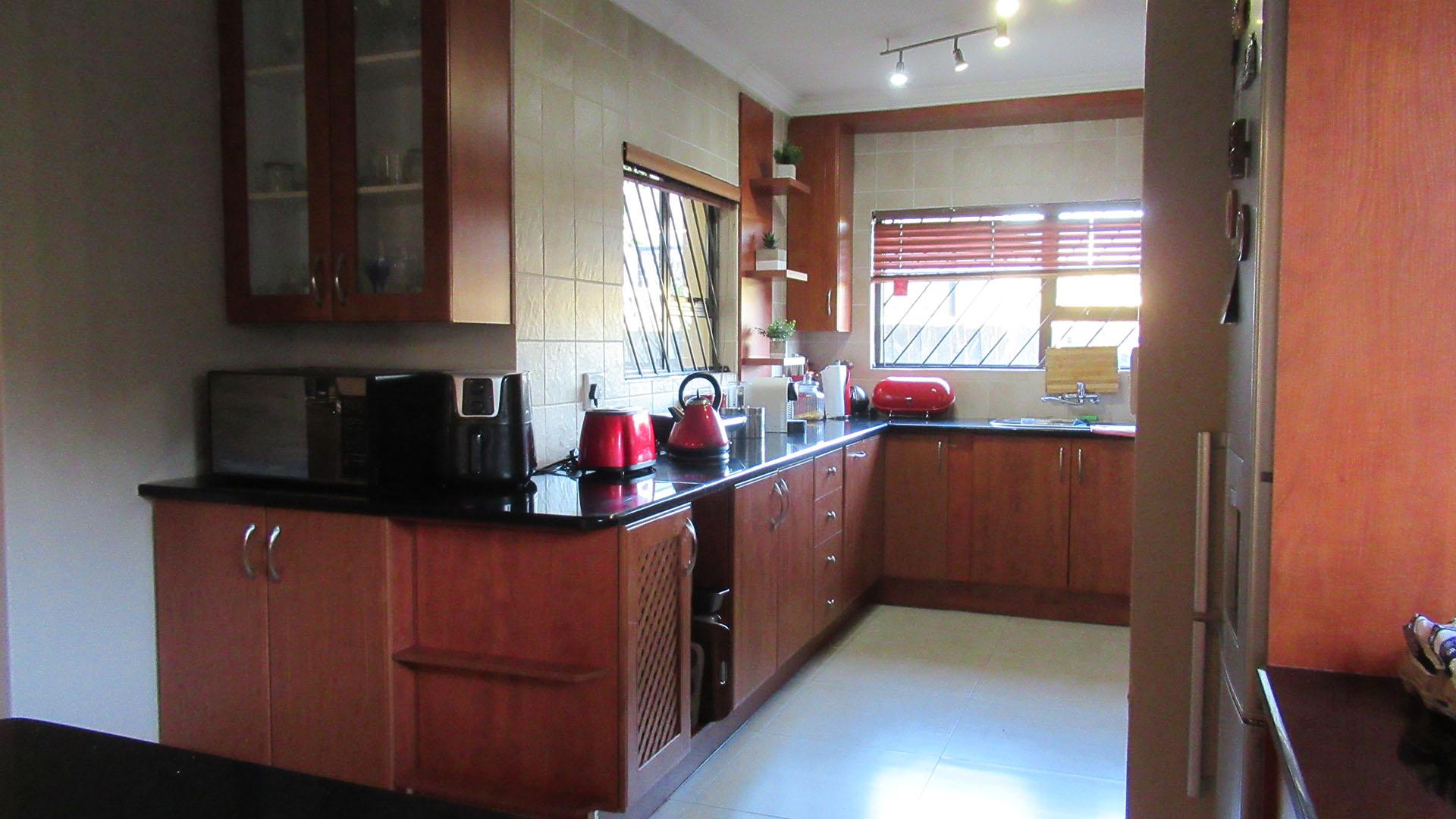 Kitchen - 24 square meters of property in Noordhang