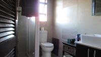 Main Bathroom - 13 square meters of property in Noordhang