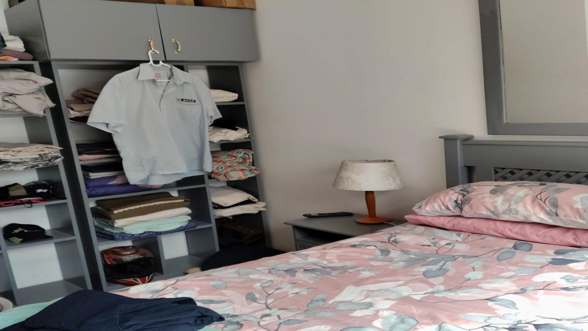Bed Room 1 of property in Sharonlea