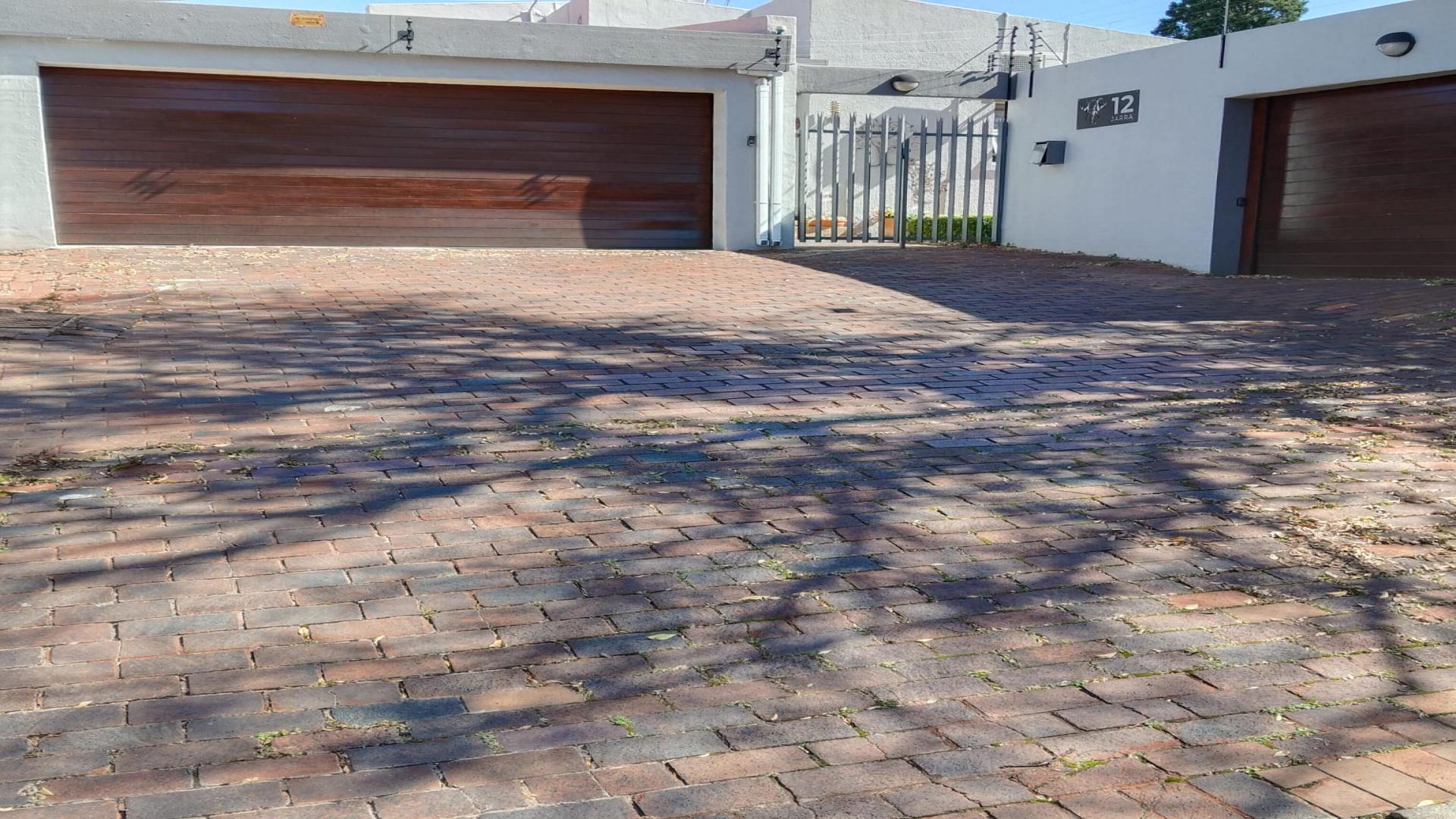 Garage of property in Sharonlea