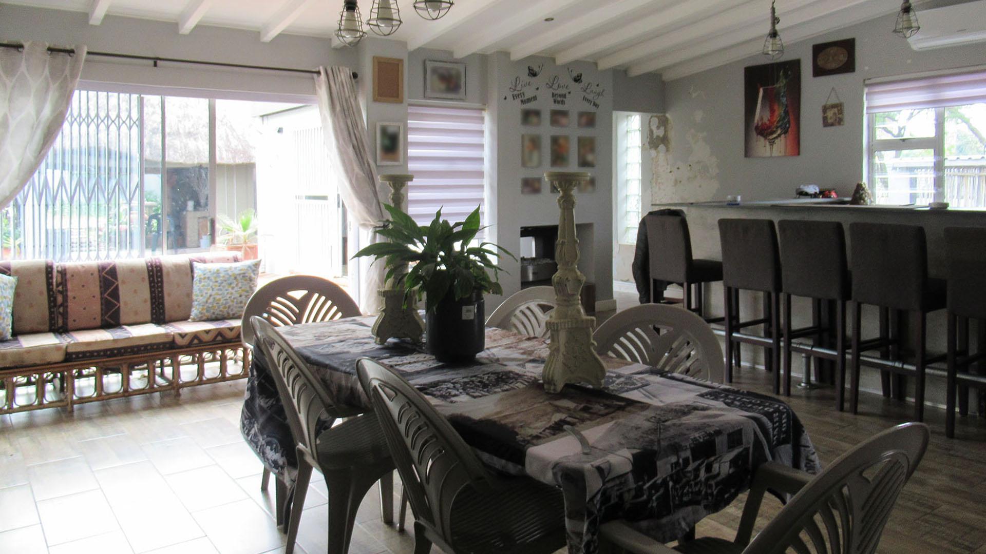 Dining Room - 44 square meters of property in Sharonlea