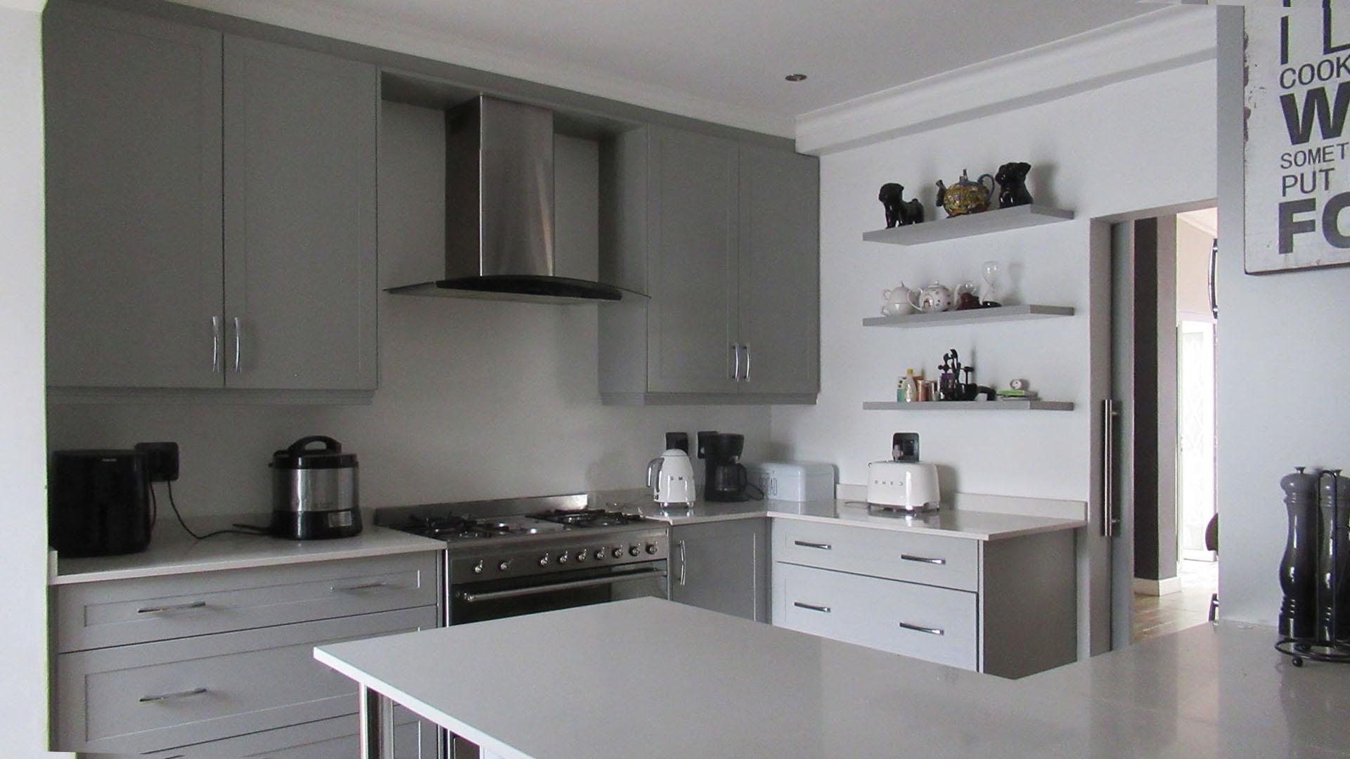 Kitchen - 23 square meters of property in Sharonlea
