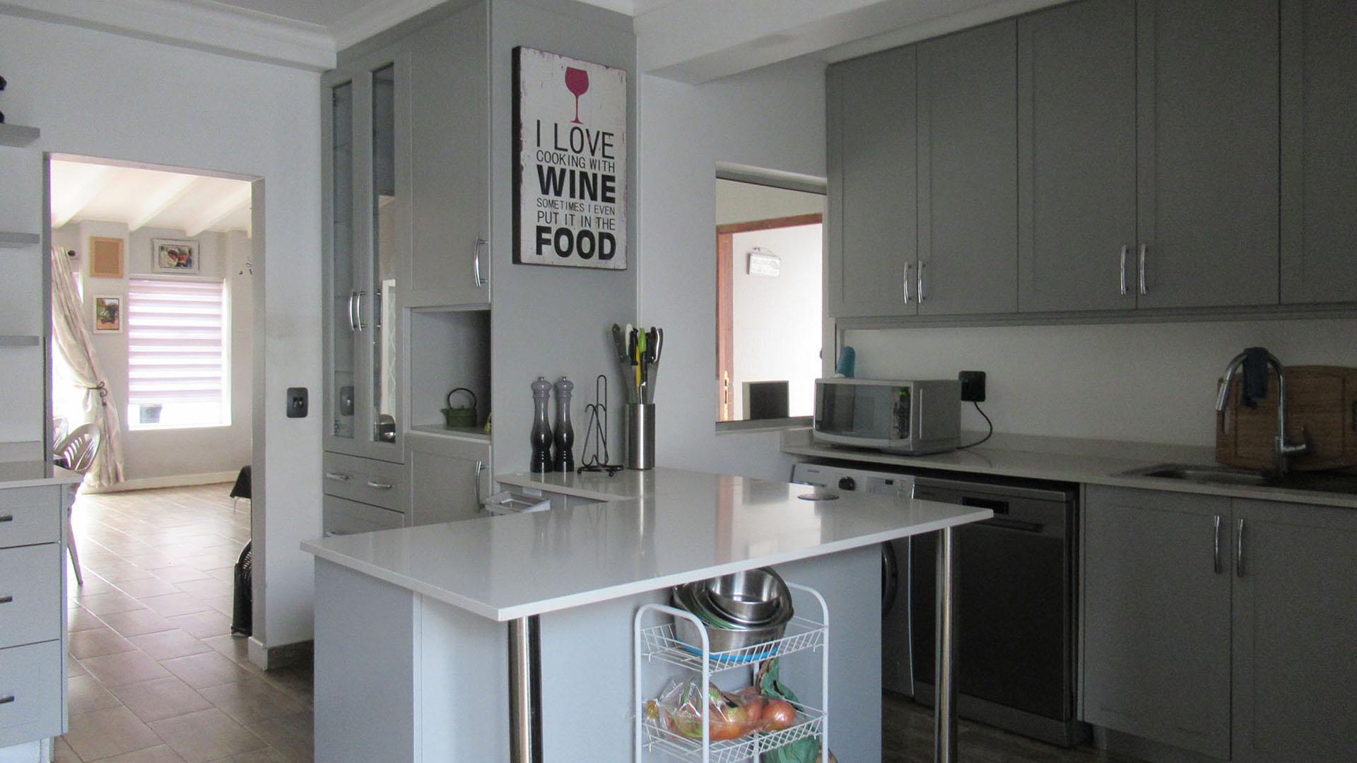 Kitchen - 23 square meters of property in Sharonlea