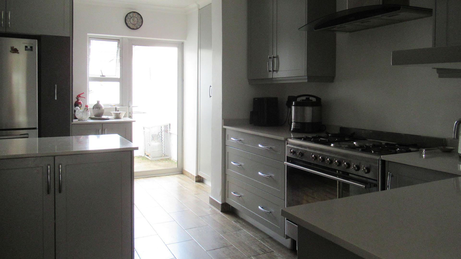 Kitchen - 23 square meters of property in Sharonlea