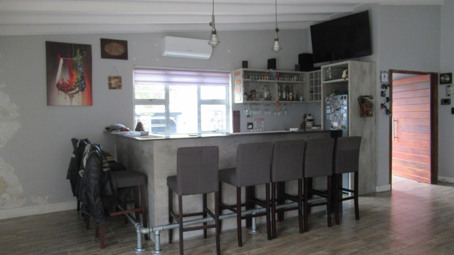 Dining Room - 44 square meters of property in Sharonlea