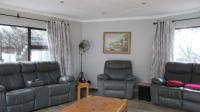 Lounges - 27 square meters of property in Sharonlea