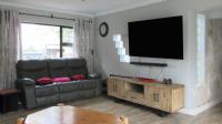 Lounges - 27 square meters of property in Sharonlea