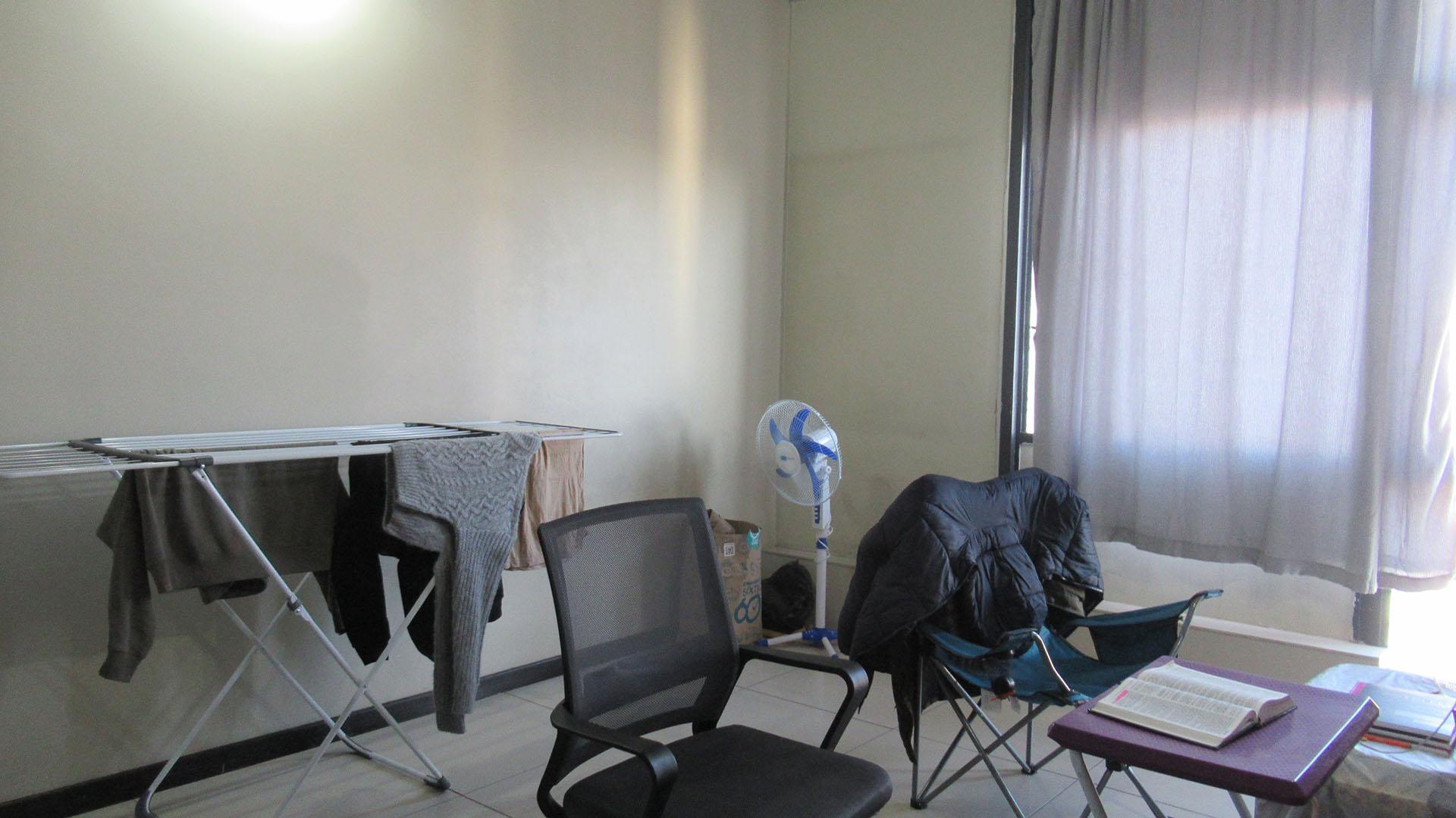 Lounges - 15 square meters of property in Braamfontein