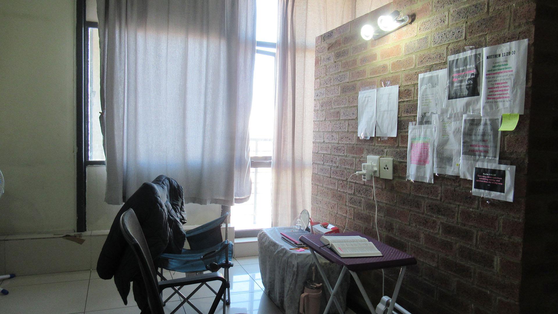 Lounges - 15 square meters of property in Braamfontein
