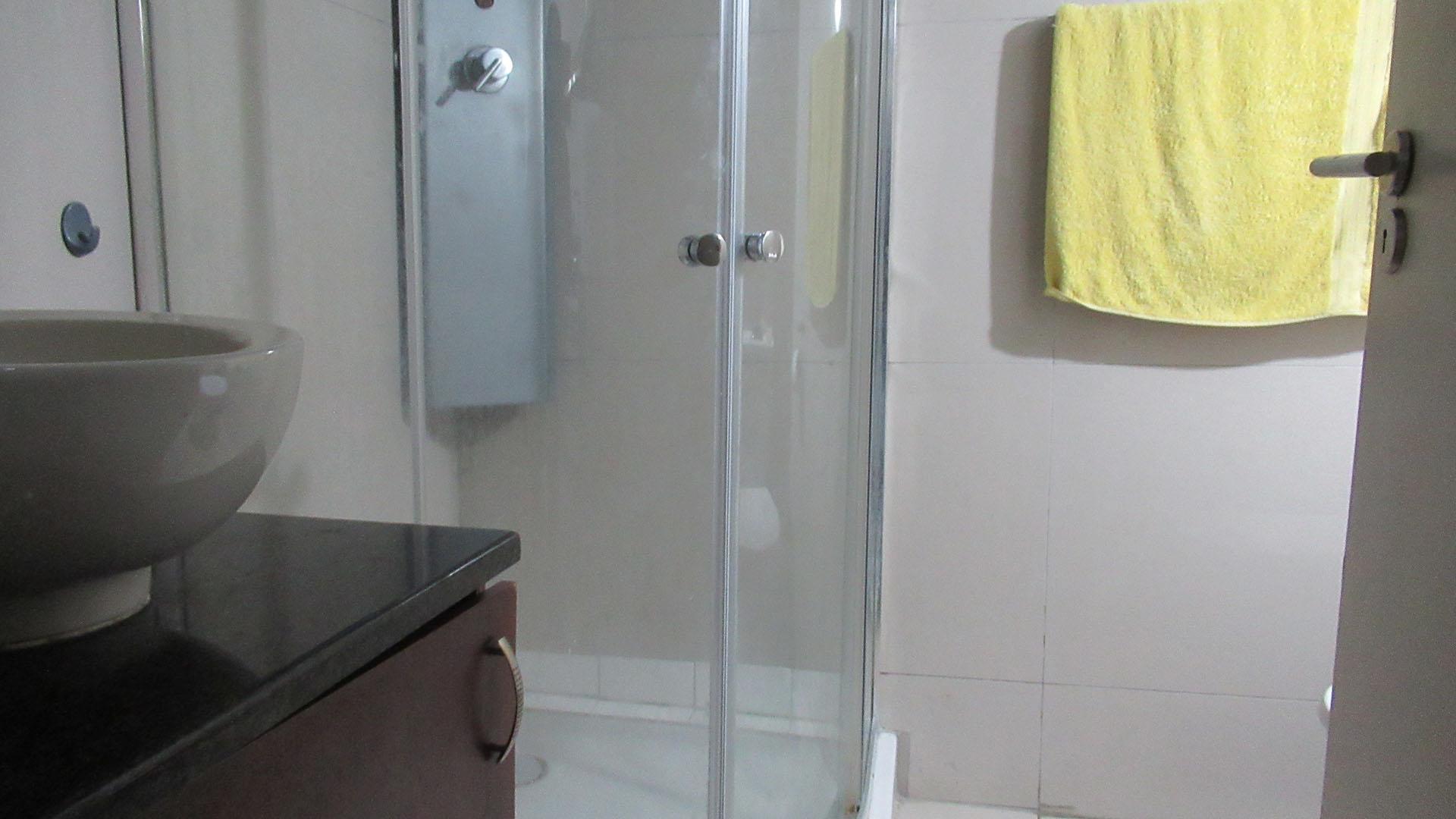 Bathroom 1 - 5 square meters of property in Braamfontein