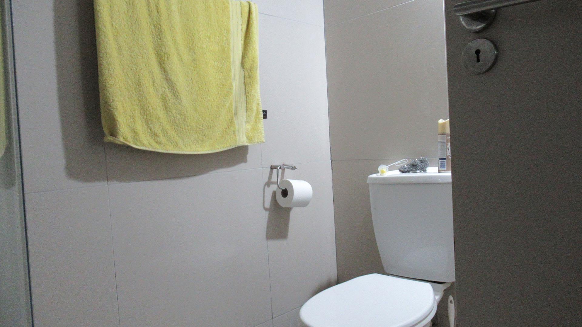 Bathroom 1 - 5 square meters of property in Braamfontein