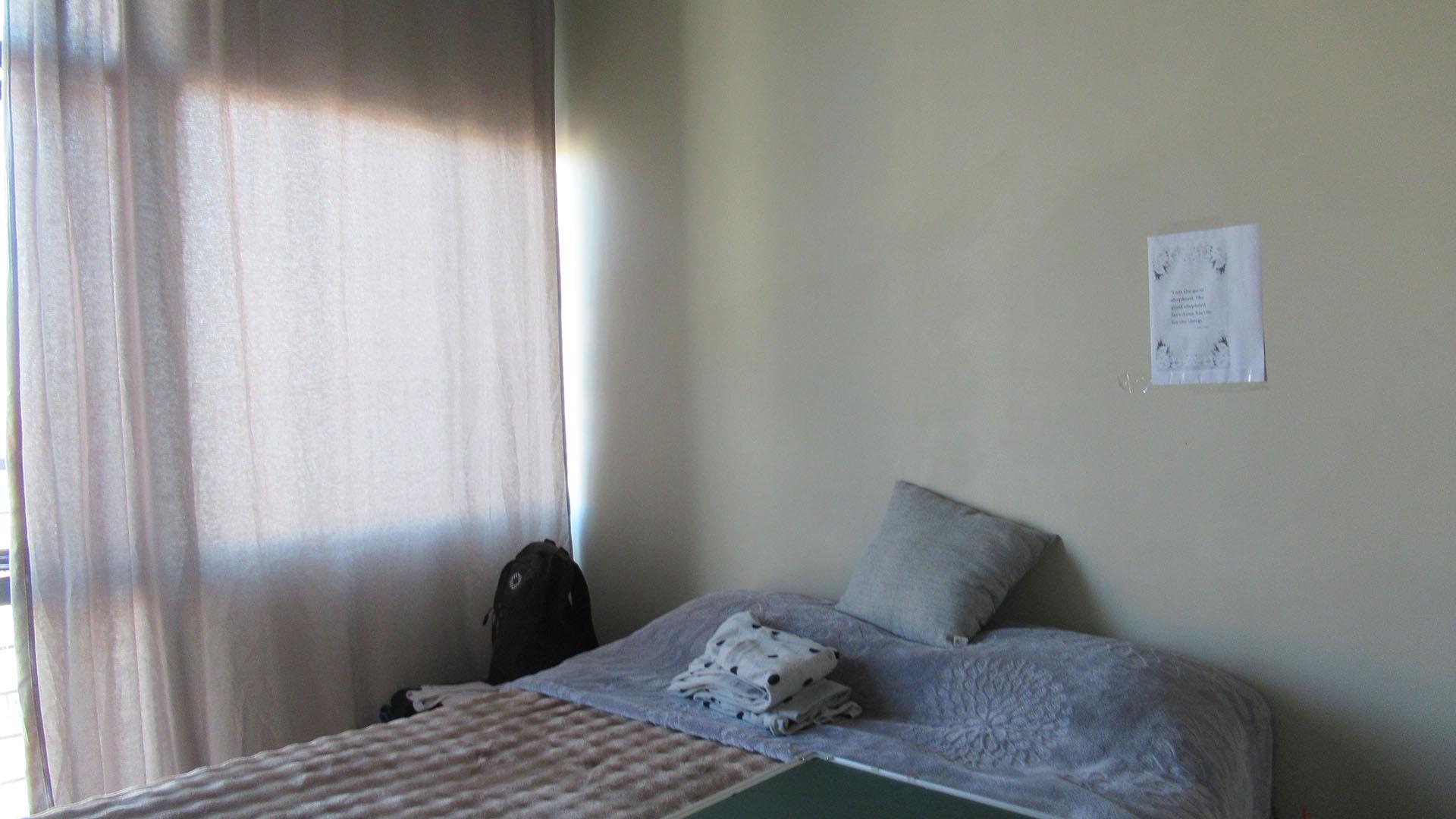 Bed Room 1 - 9 square meters of property in Braamfontein