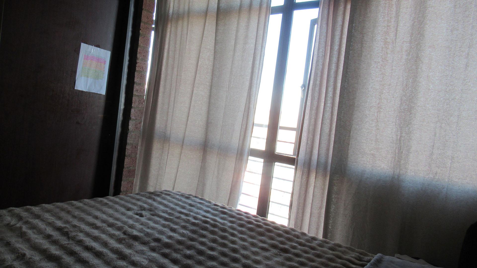 Bed Room 1 - 9 square meters of property in Braamfontein