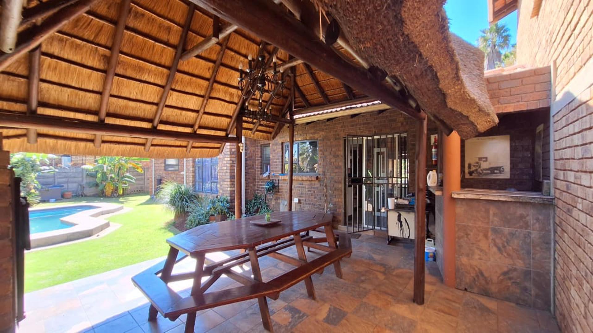 Patio of property in Dalpark