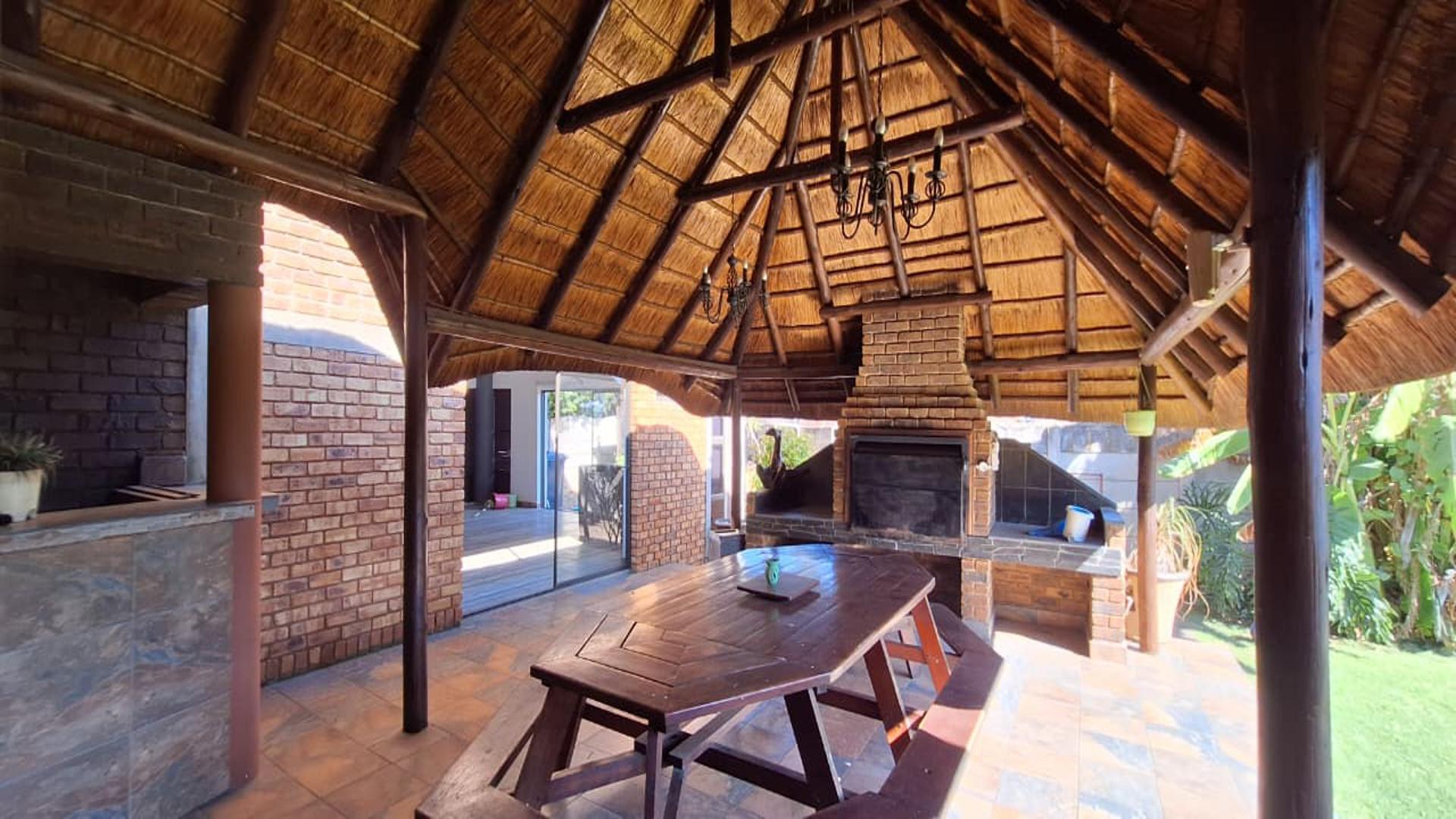 Patio of property in Dalpark