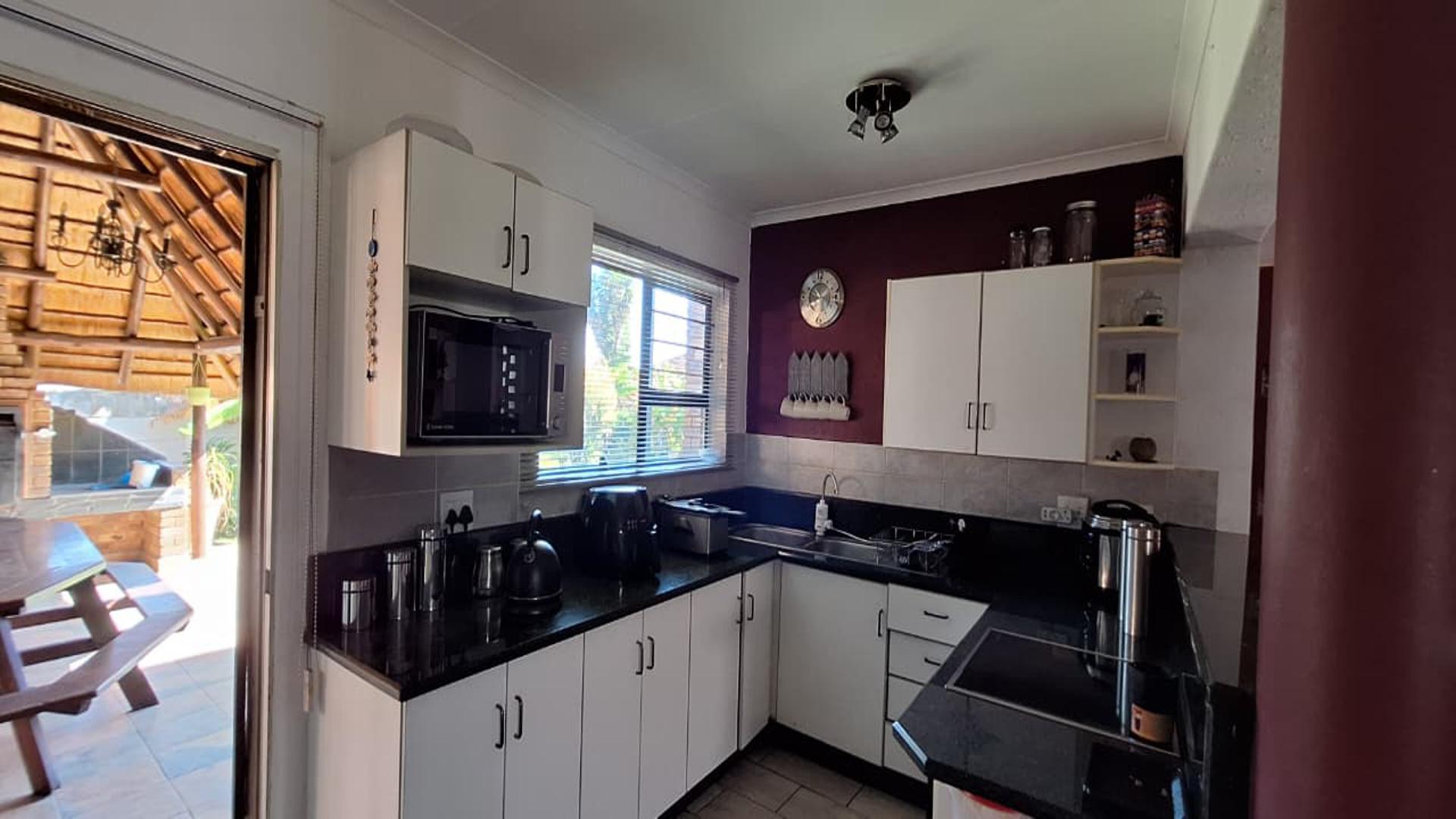Kitchen - 17 square meters of property in Dalpark