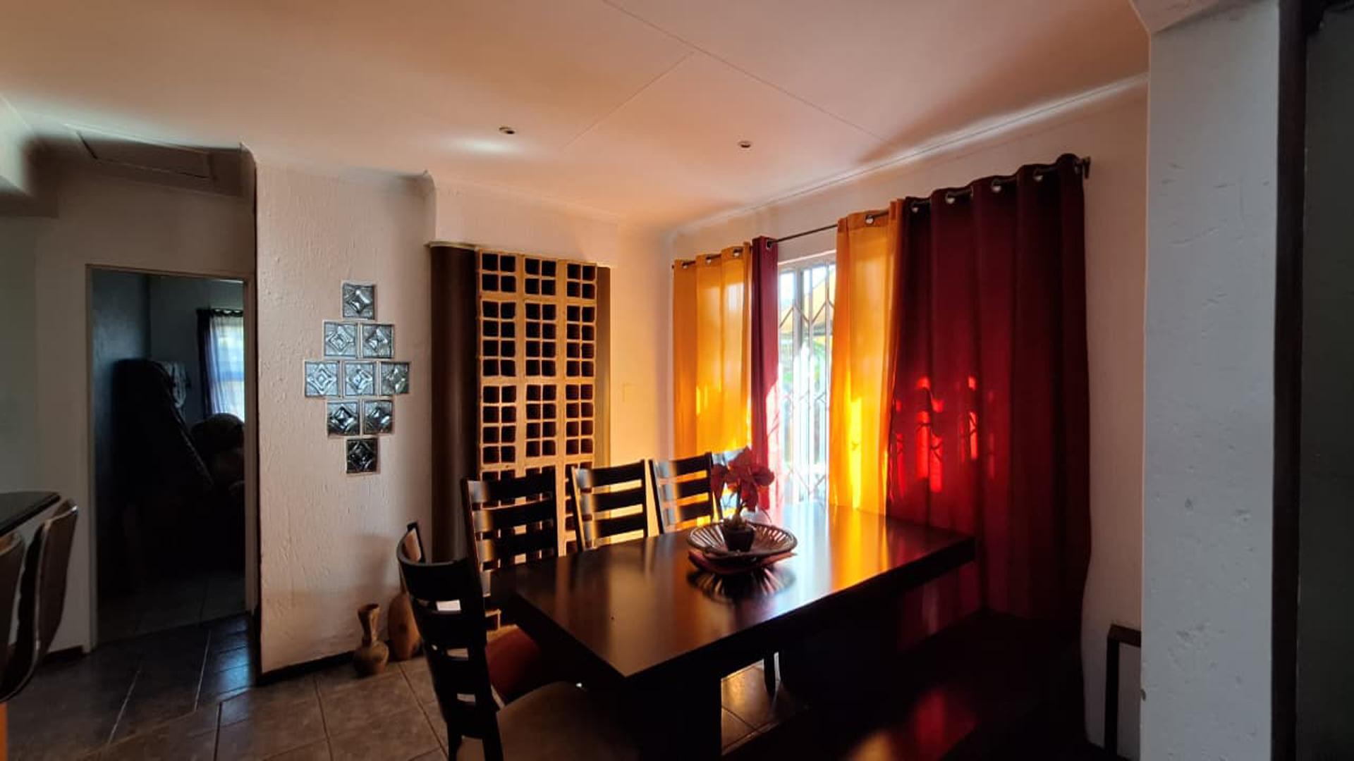 Dining Room - 11 square meters of property in Dalpark