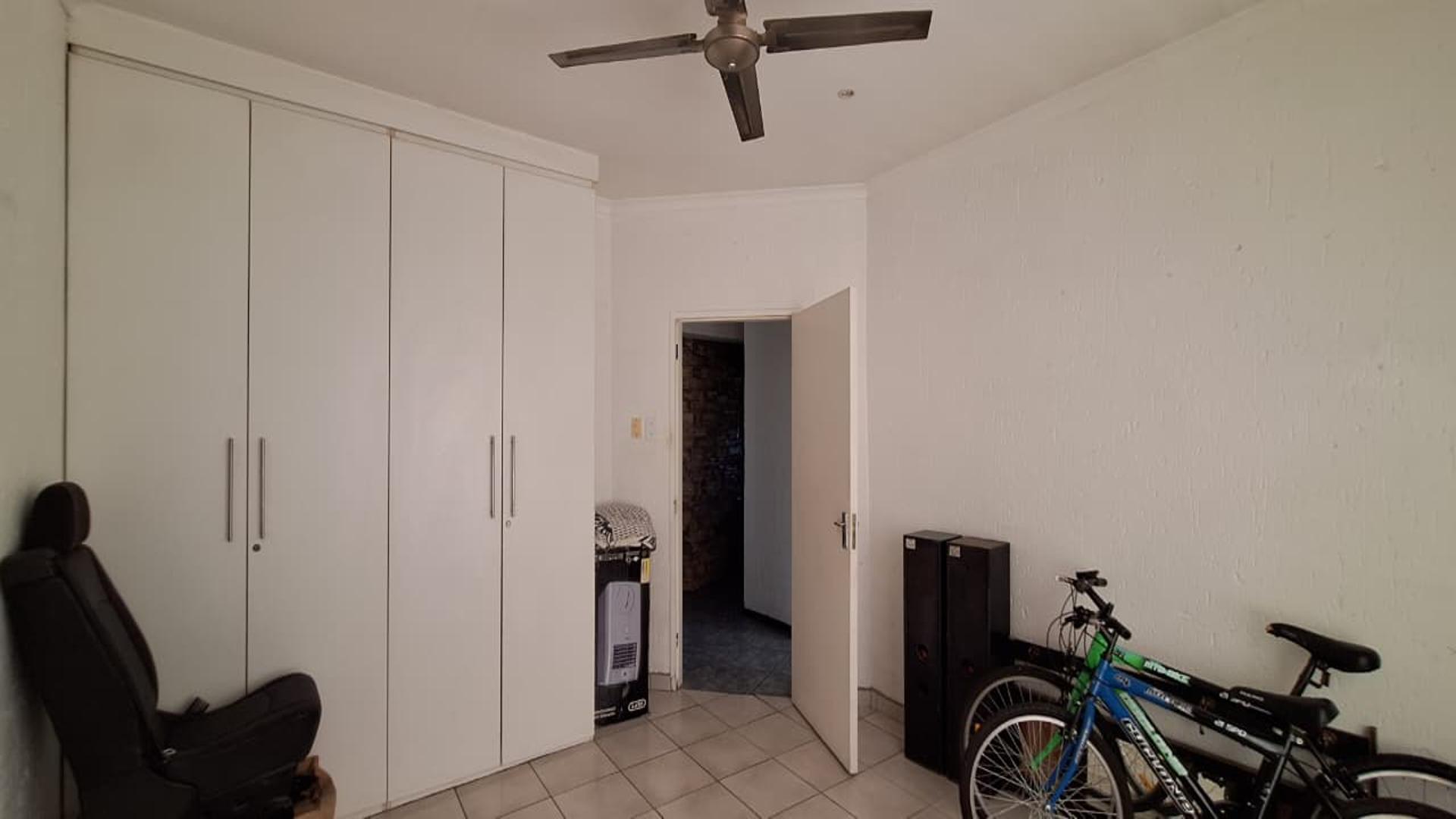 Bed Room 2 - 11 square meters of property in Dalpark