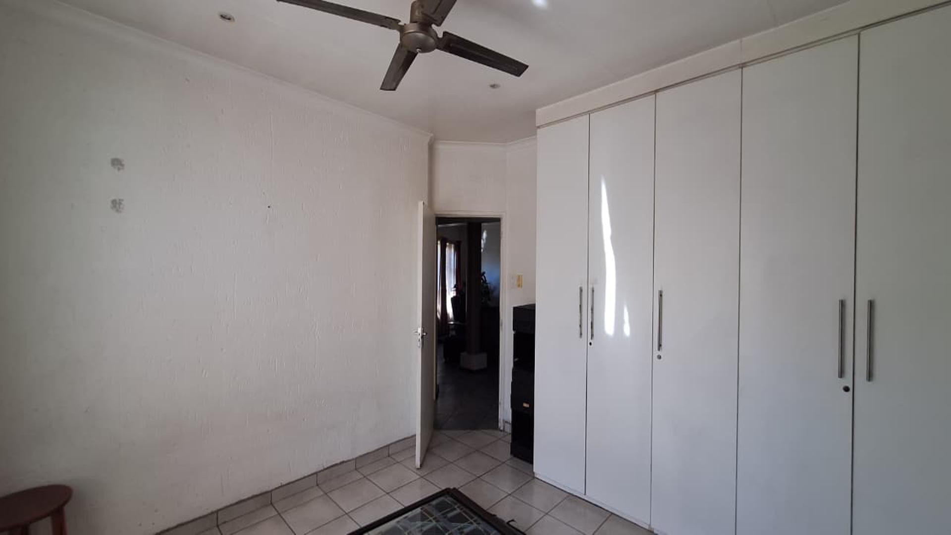 Bed Room 5+ - 26 square meters of property in Dalpark