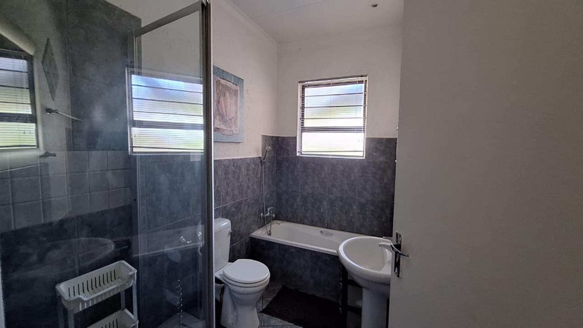 Bathroom 1 of property in Dalpark