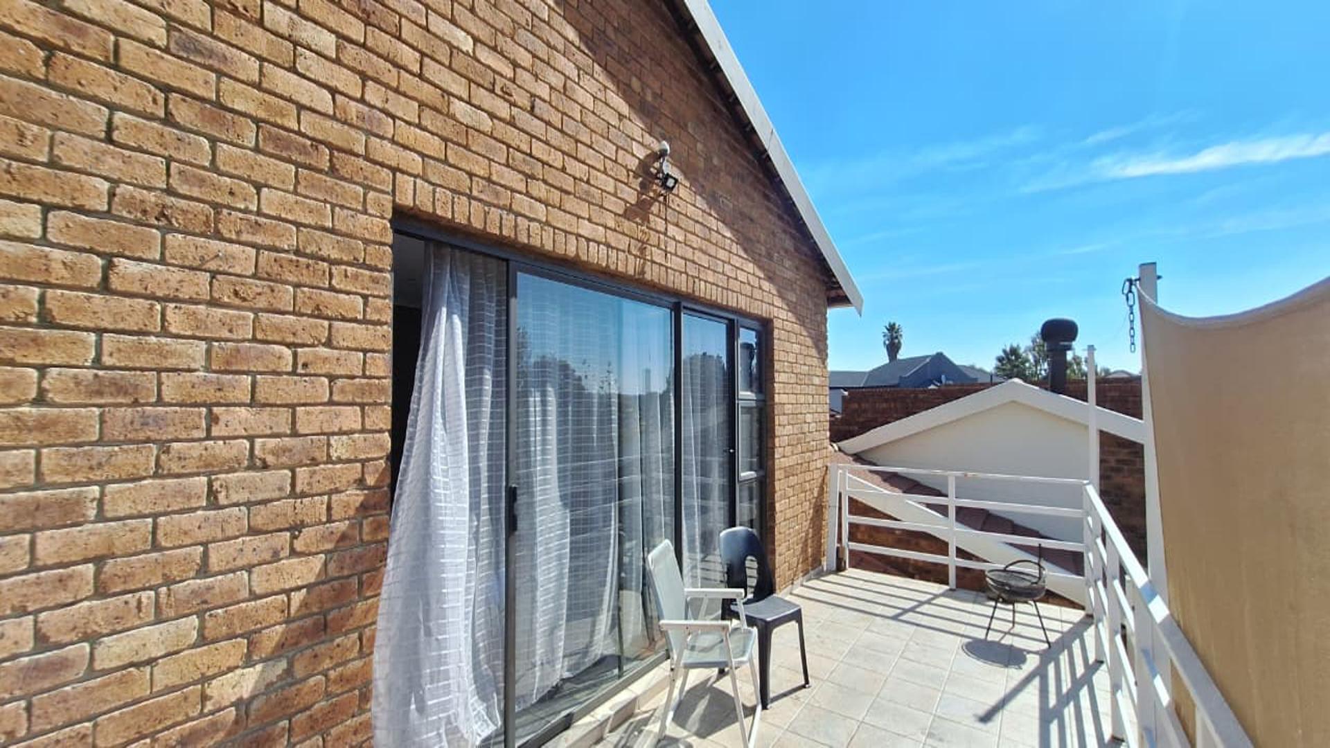 Balcony - 17 square meters of property in Dalpark