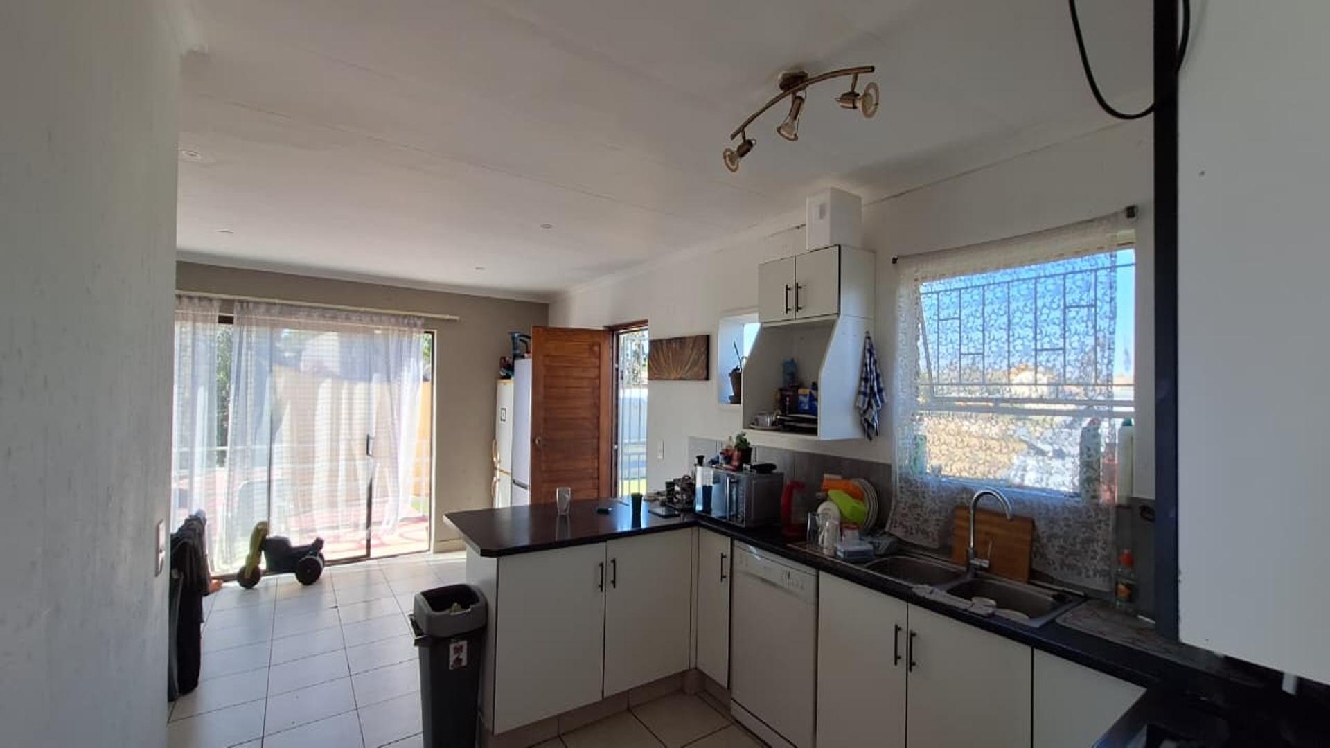 Kitchen - 17 square meters of property in Dalpark
