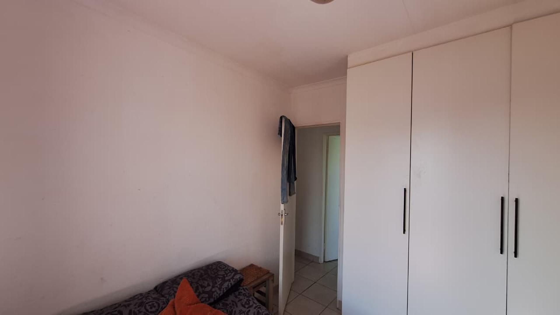 Bed Room 5+ - 26 square meters of property in Dalpark