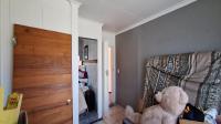 Bed Room 1 - 17 square meters of property in Dalpark