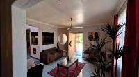 Lounges - 94 square meters of property in Dalpark