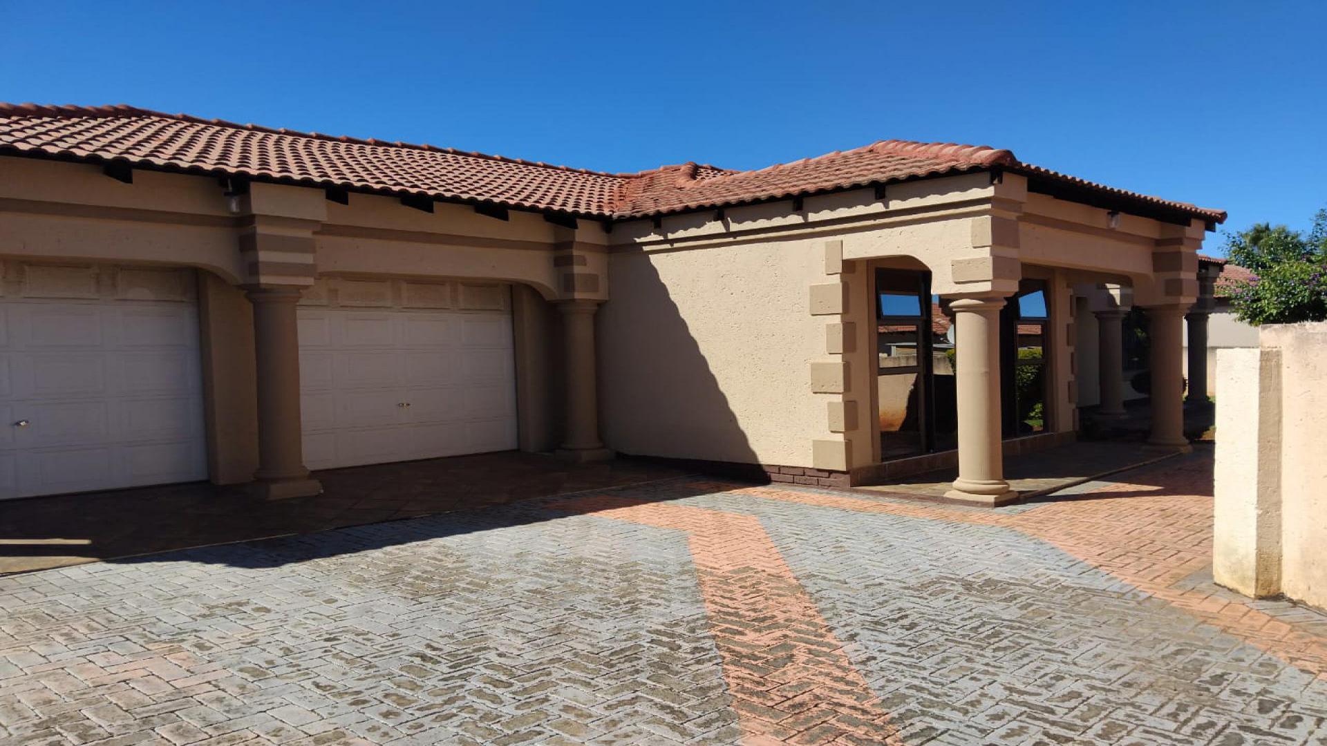 Front View of property in Geelhoutpark