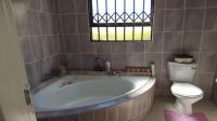 Main Bathroom of property in Geelhoutpark
