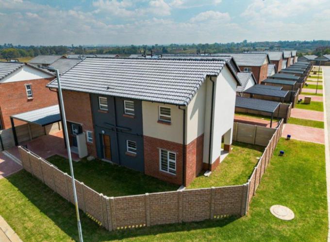 4 Bedroom House for Sale For Sale in Parkdene (JHB) - MR711577