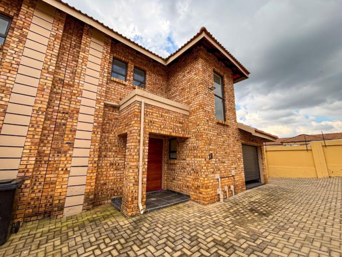 2 Bedroom Simplex for Sale For Sale in Elandshaven - MR711611