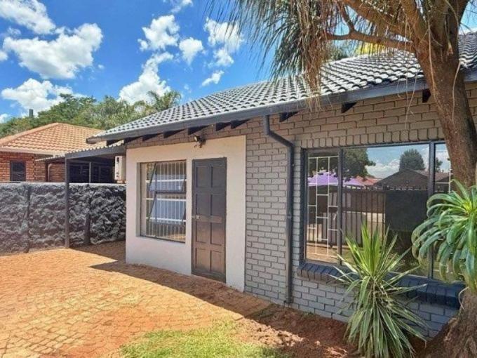 3 Bedroom House for Sale For Sale in Doornpoort - MR711625