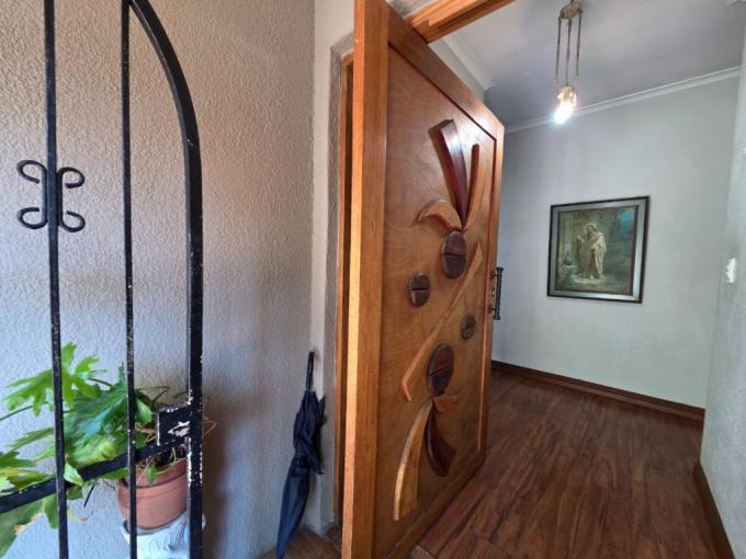 5 Bedroom House for Sale For Sale in Brackendowns - MR711634