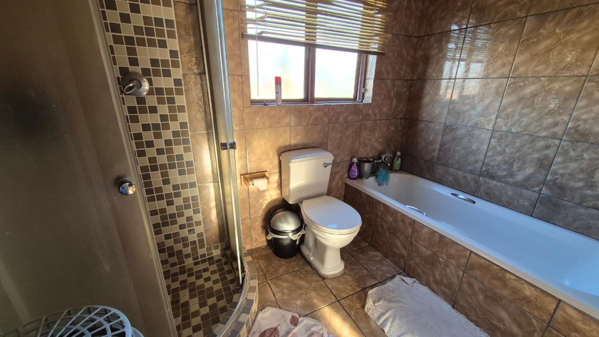 Bathroom 1 of property in New Modder