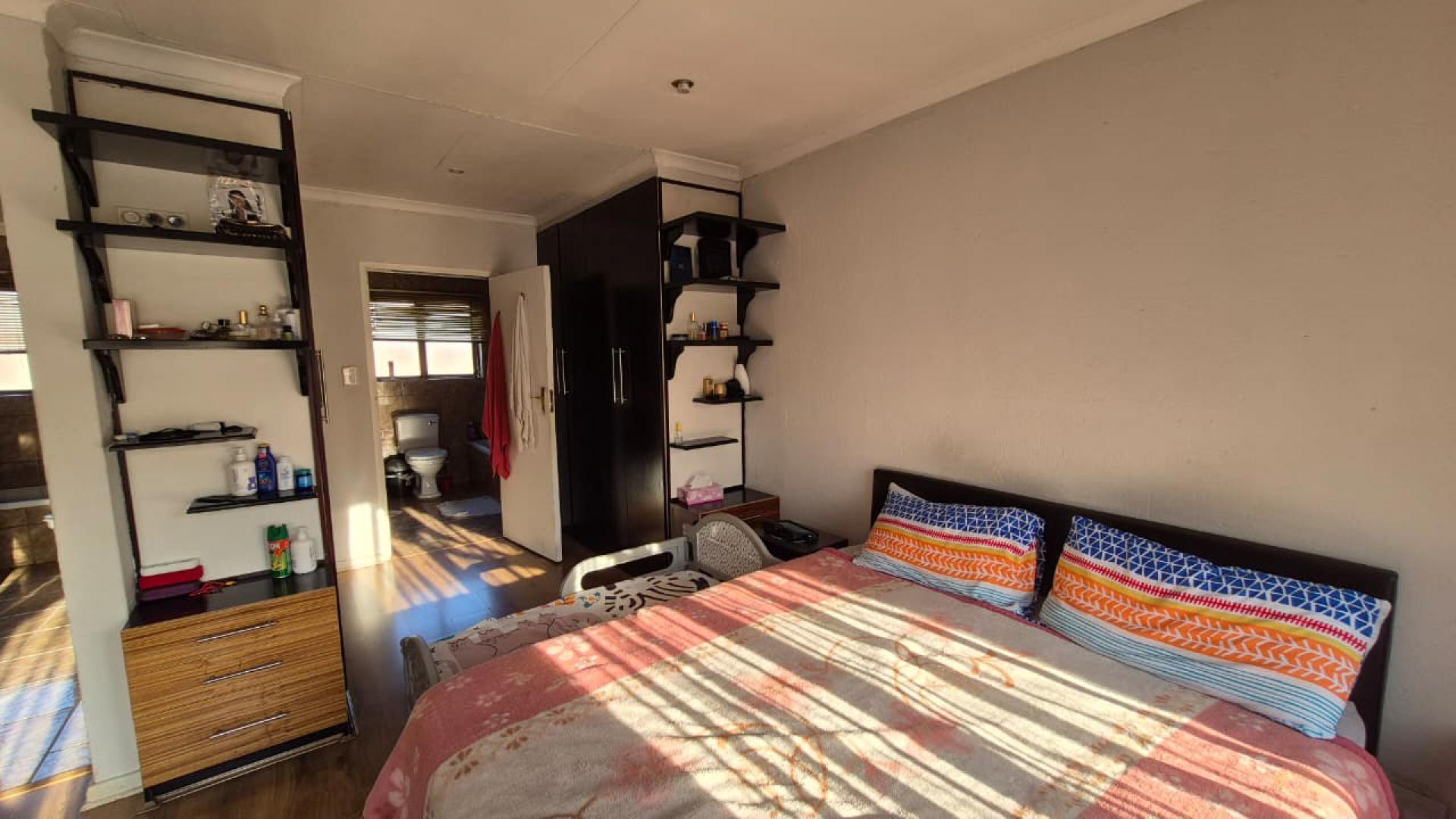 Bed Room 2 of property in New Modder