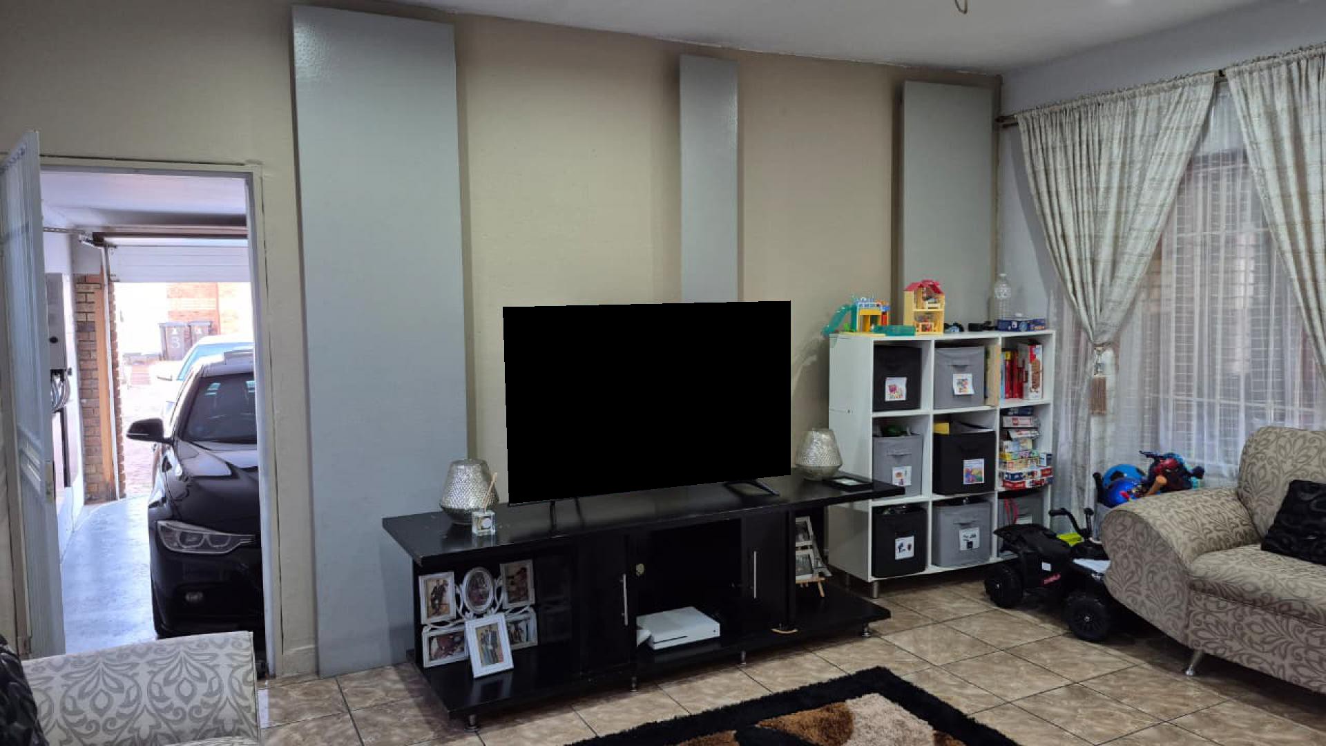 Lounges of property in New Modder