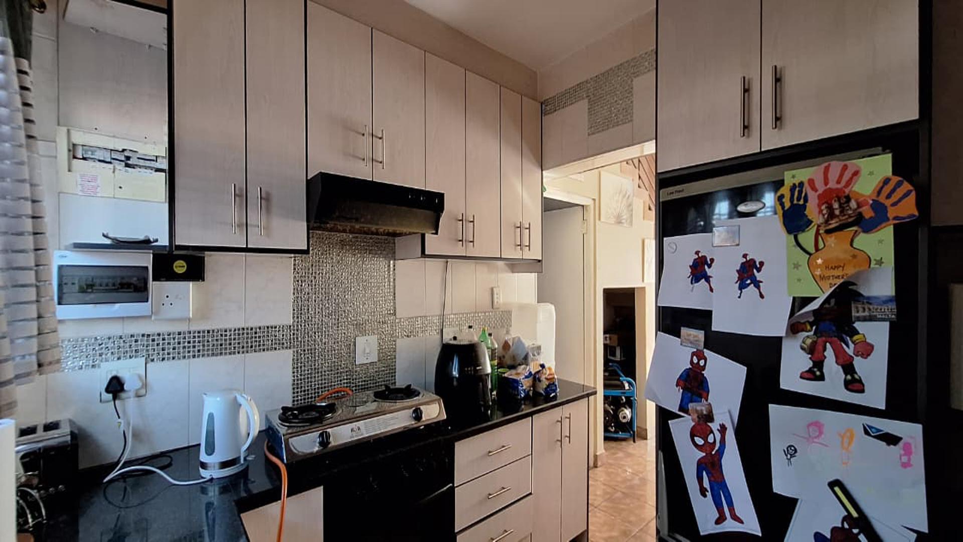 Kitchen - 10 square meters of property in New Modder