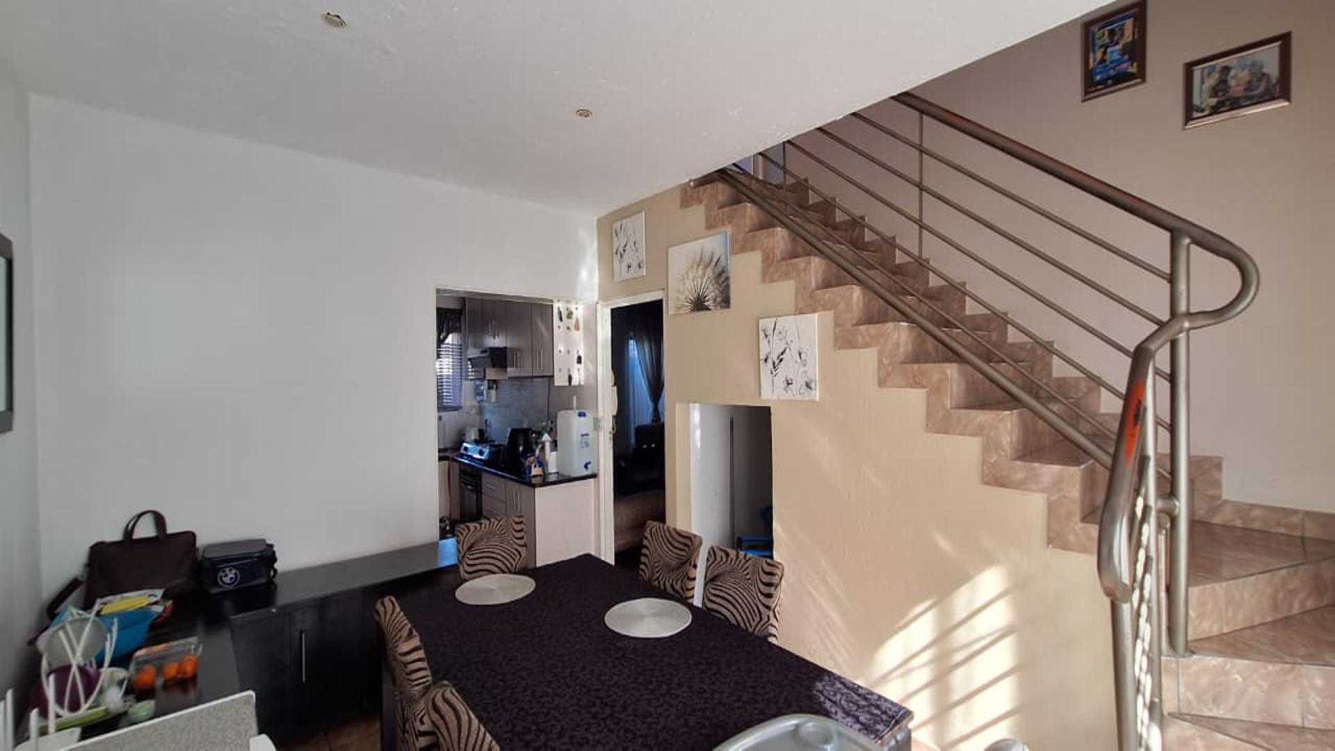 Dining Room - 20 square meters of property in New Modder