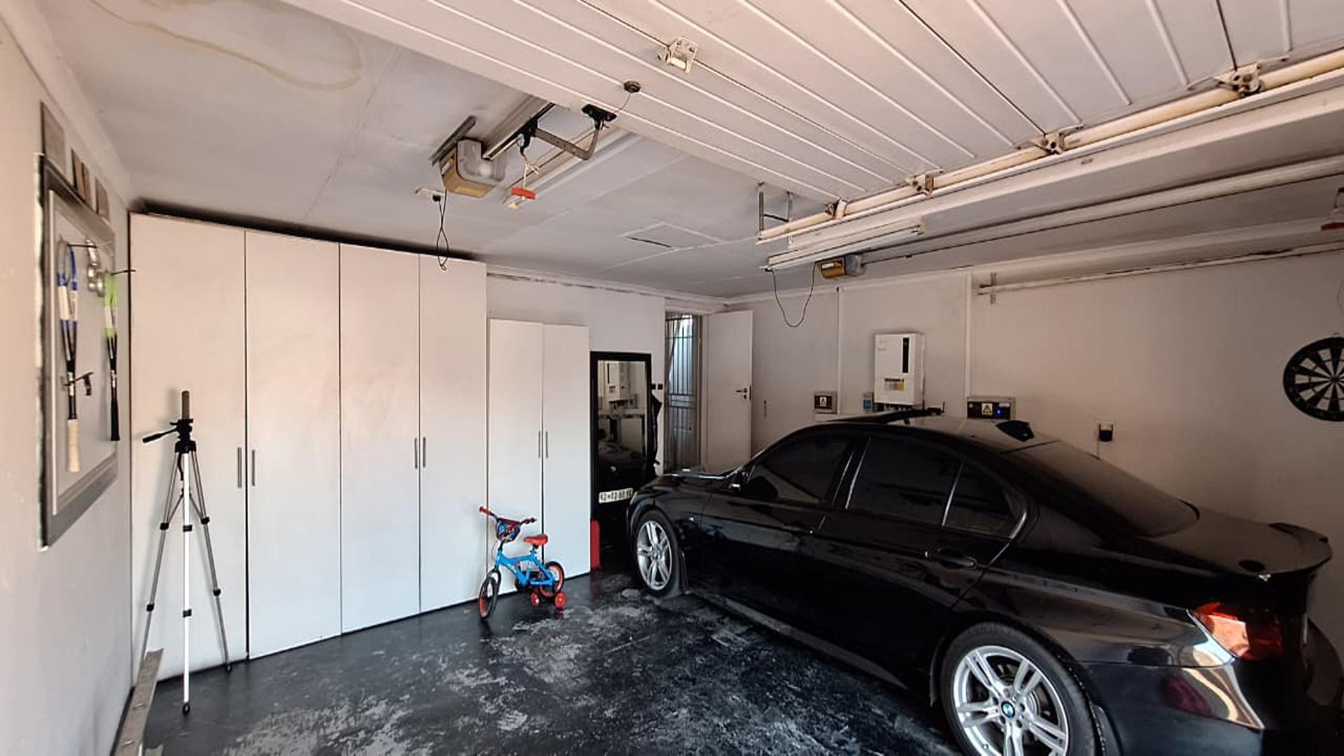 Garage - 30 square meters of property in New Modder