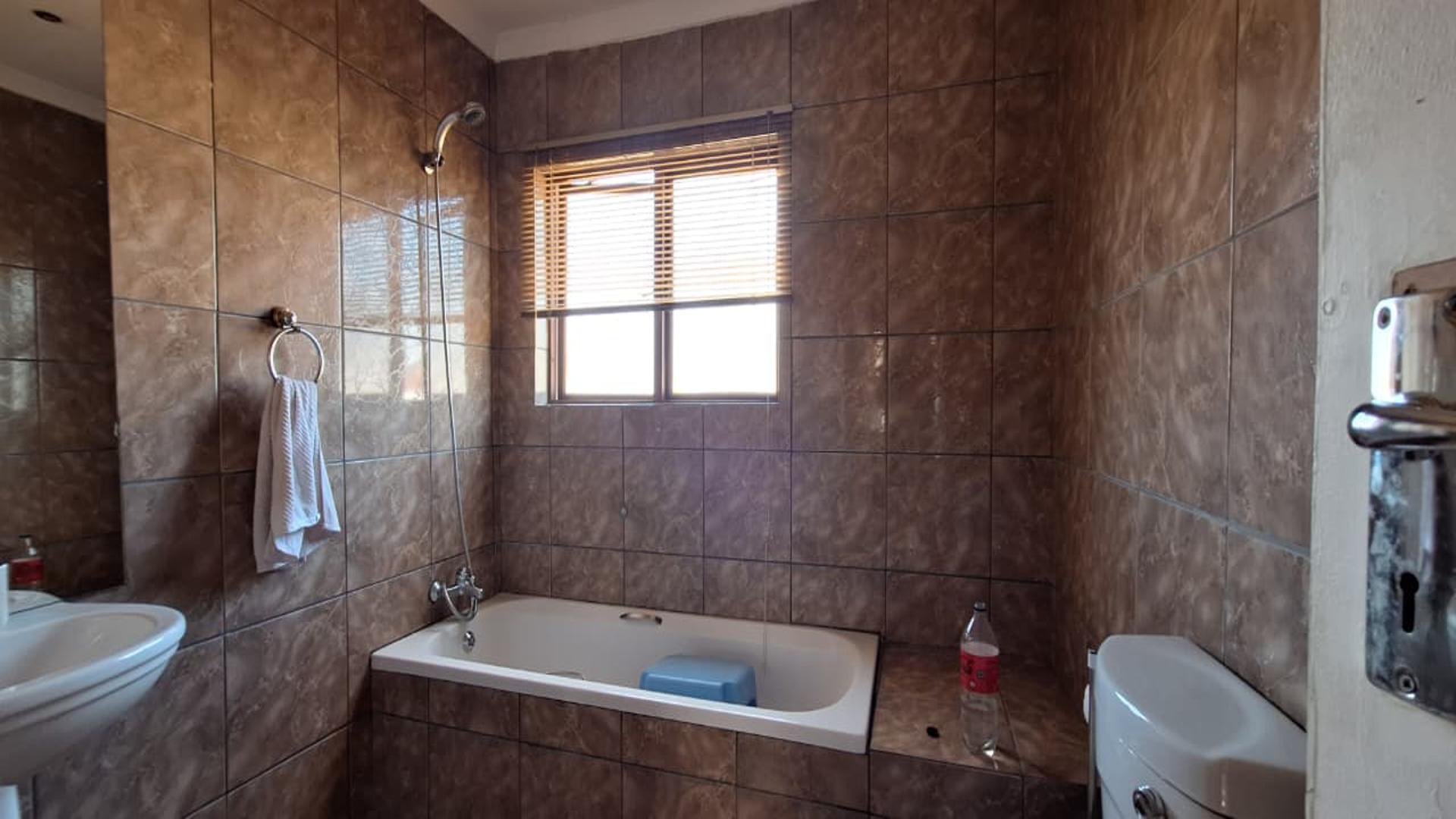 Bathroom 1 - 6 square meters of property in New Modder