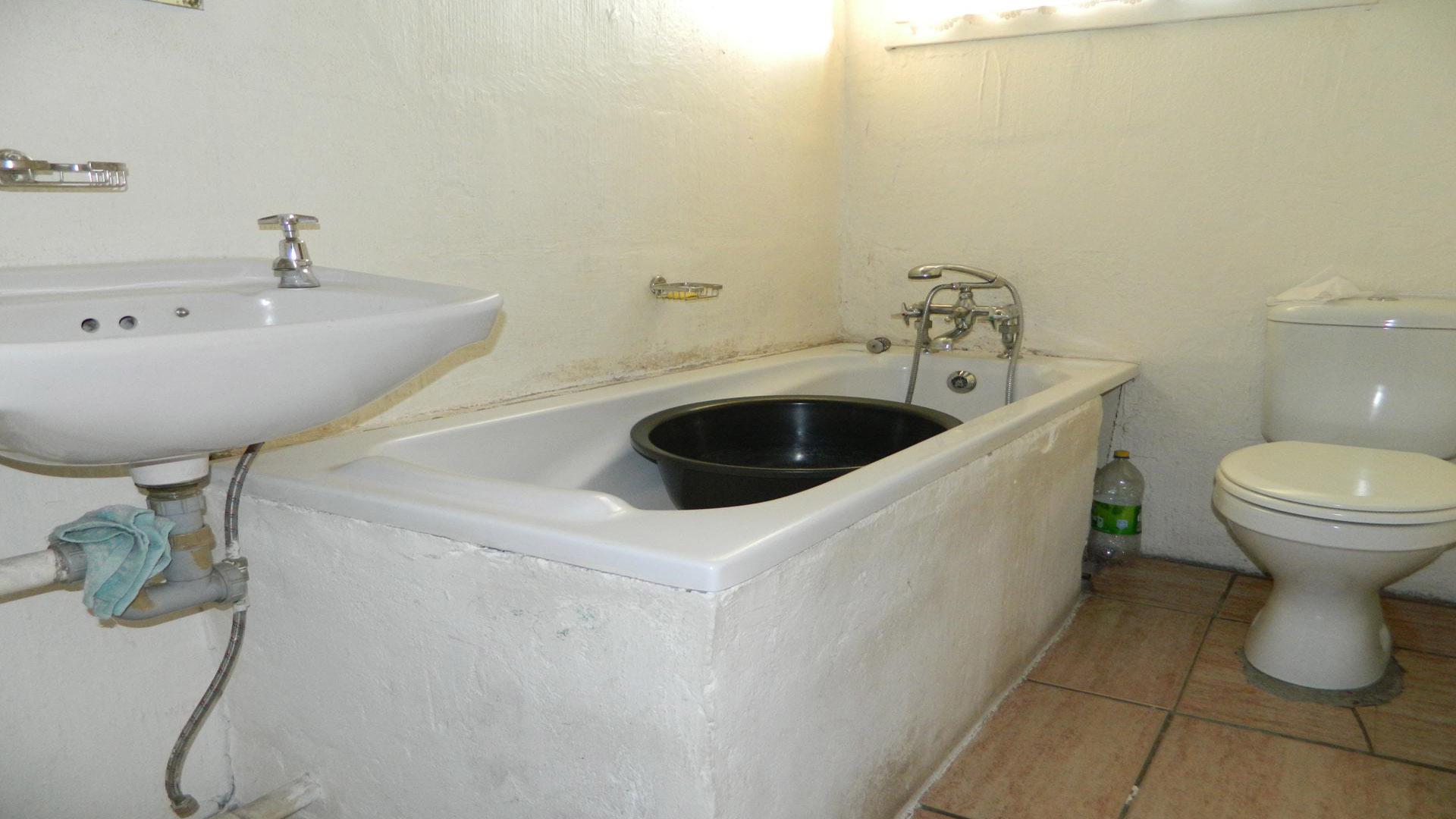 Bathroom 1 of property in Mitchells Plain