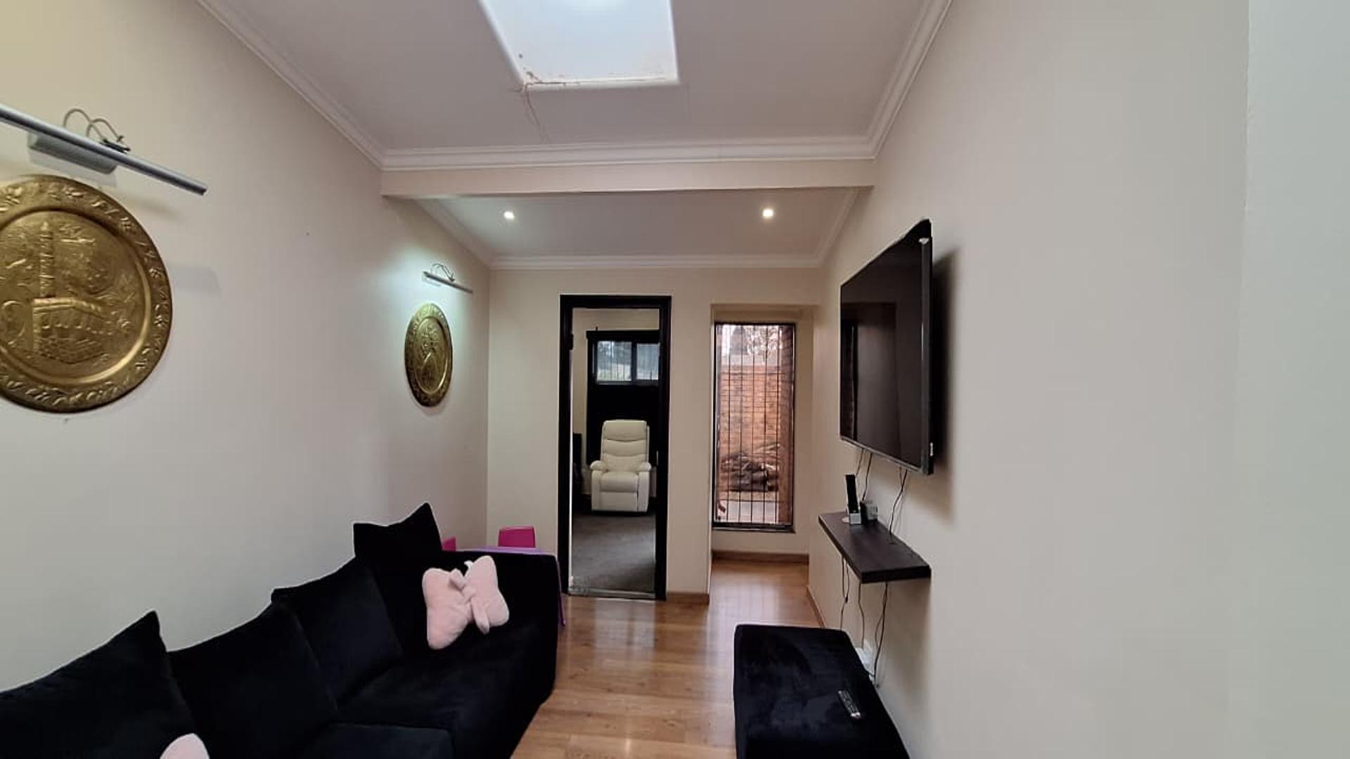 TV Room - 12 square meters of property in Constantia Kloof