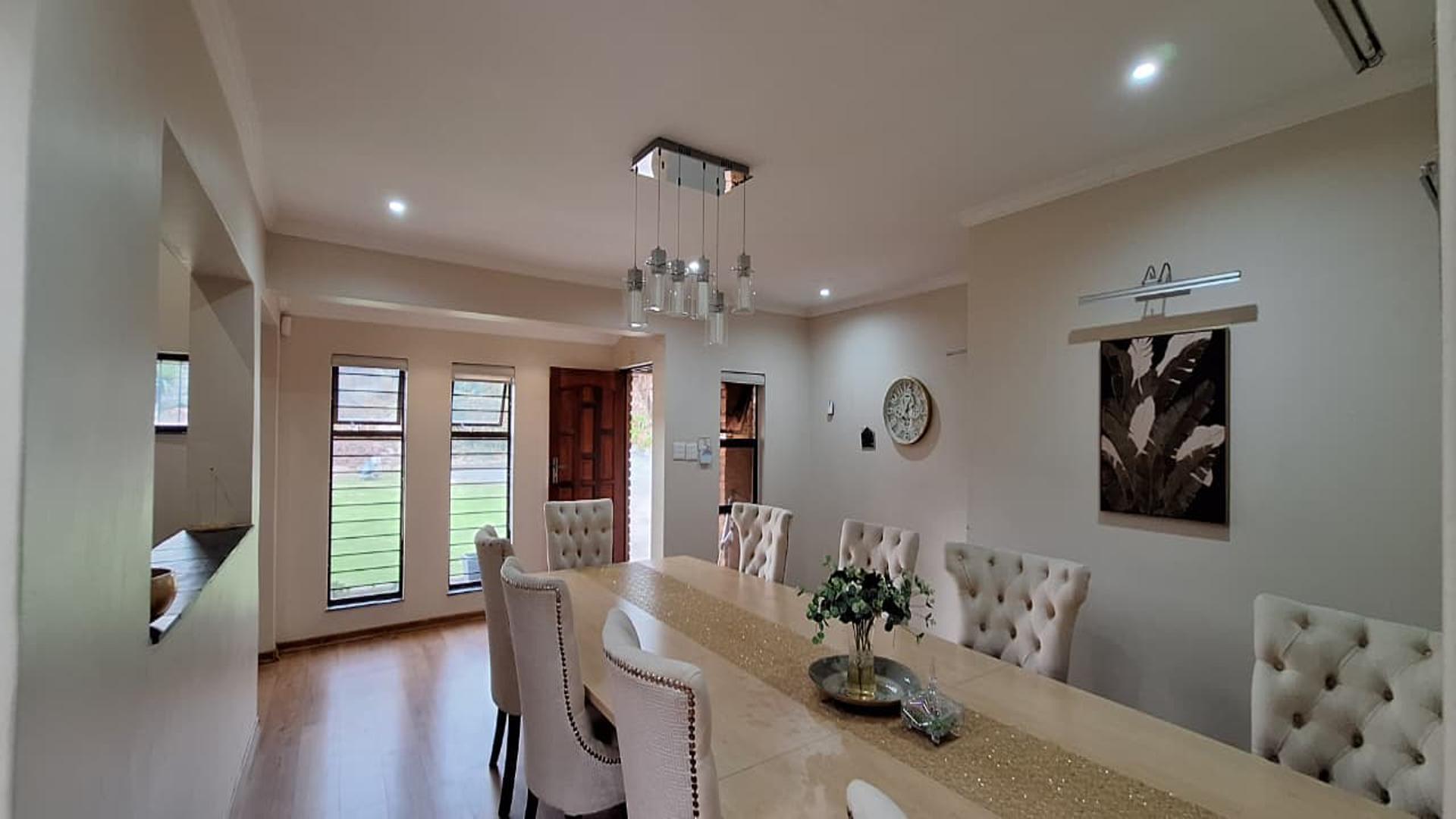 Dining Room - 26 square meters of property in Constantia Kloof