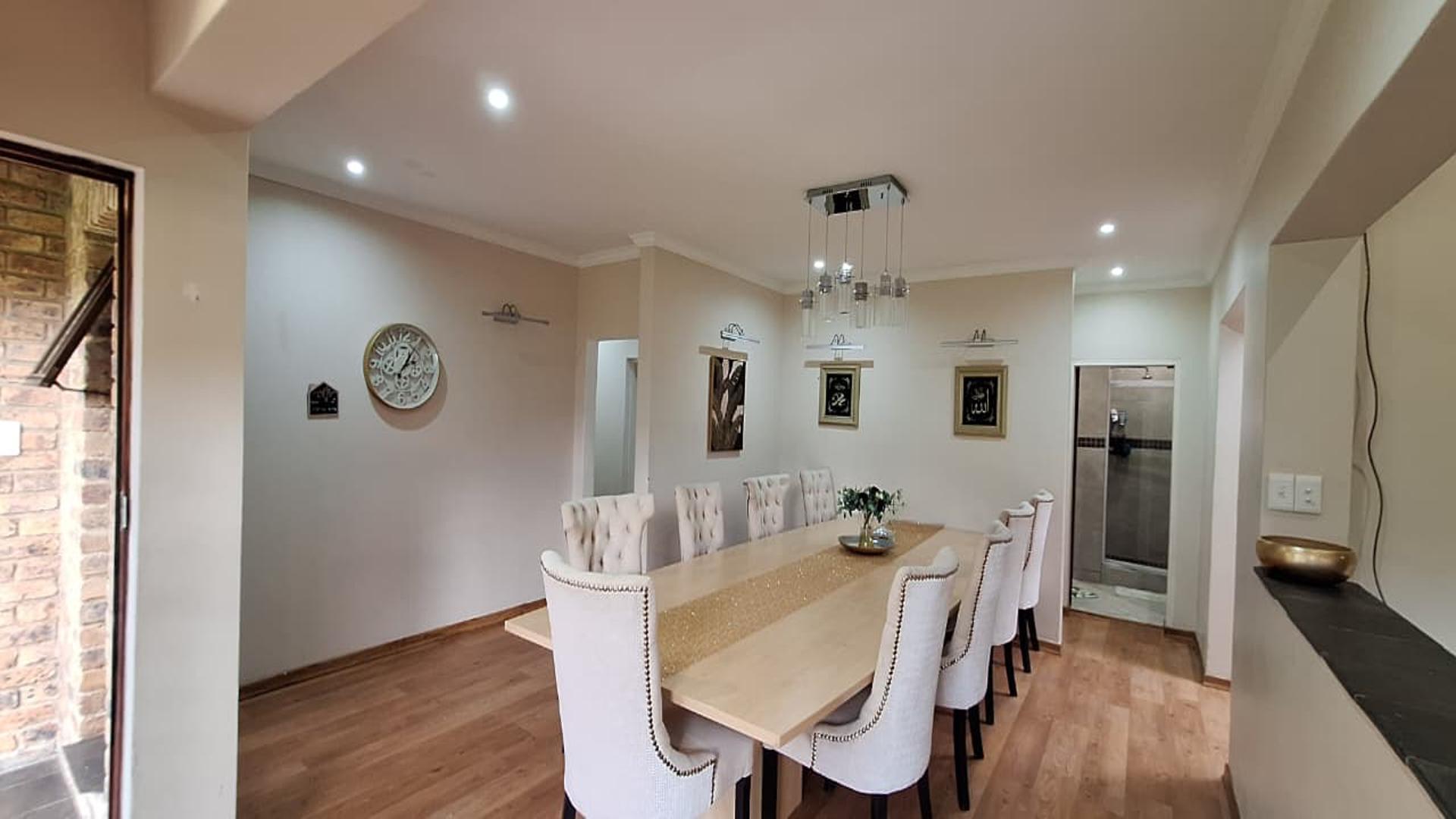 Dining Room - 26 square meters of property in Constantia Kloof