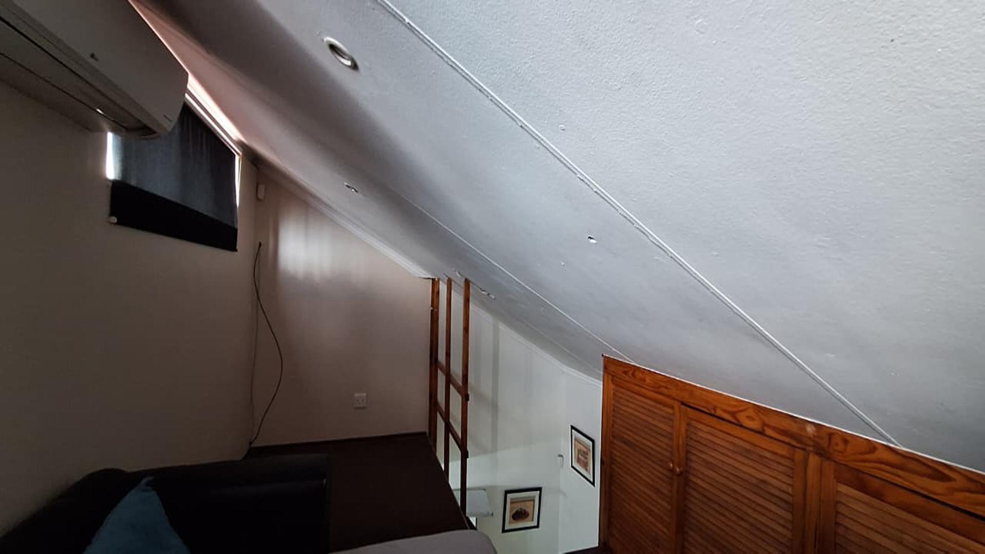 Lounges - 36 square meters of property in Constantia Kloof