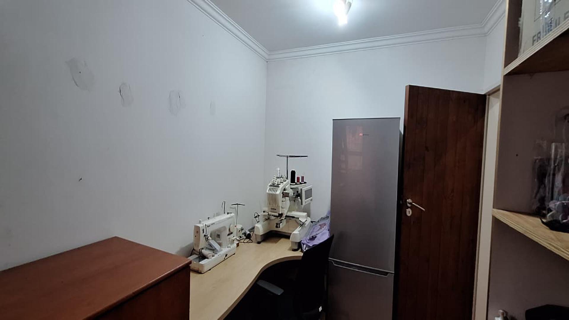 Study - 10 square meters of property in Constantia Kloof